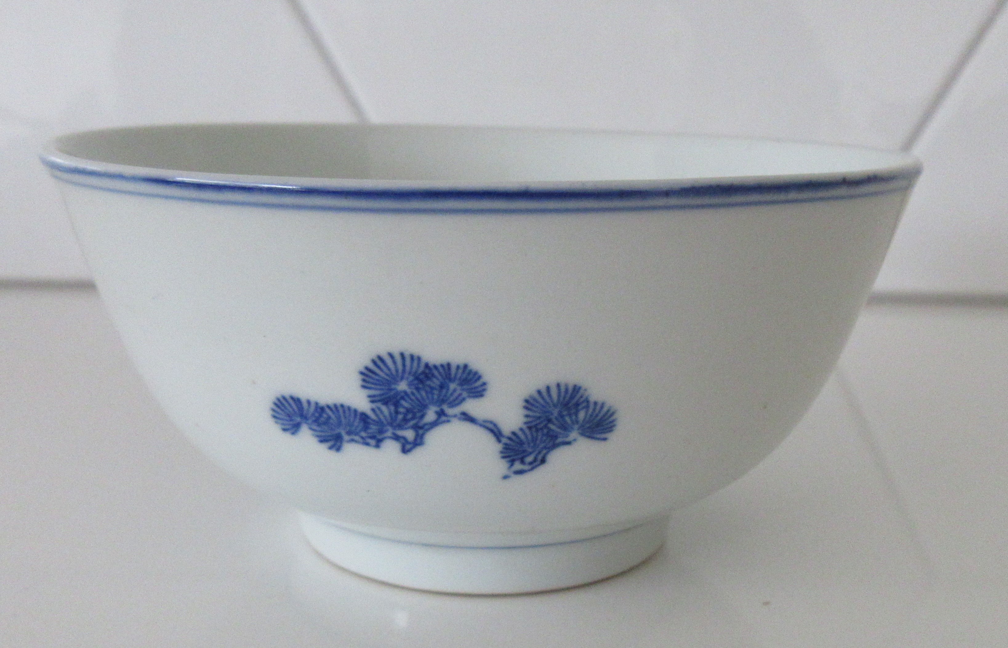 Niet of onleesbaar gesigneerd - Twee Chinese blauw witte porseleinen kommen kopen? Bied vanaf 1!