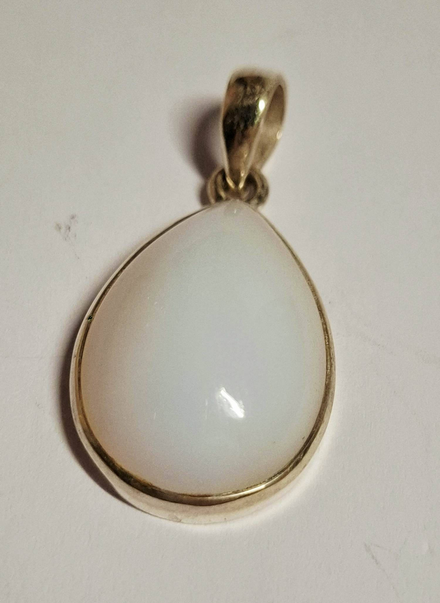 Nieuwe zilveren hanger met gezet  met natuurlijke witte maansteen. kaufen? Bieten Sie von 35!