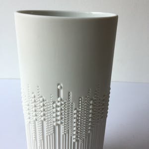 Tapio Wirkkala - Vaas Pearl Drops voor Rosenthal, wit biscuit porselein h 24 cm kopen? Bied vanaf 95!