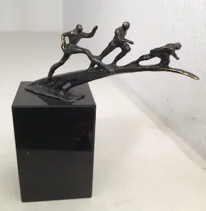 AcheterCorry Ammerlaan - Sculptuur “ IN EEN STIJGENDE LIJN “? Enchérissez de 1!
