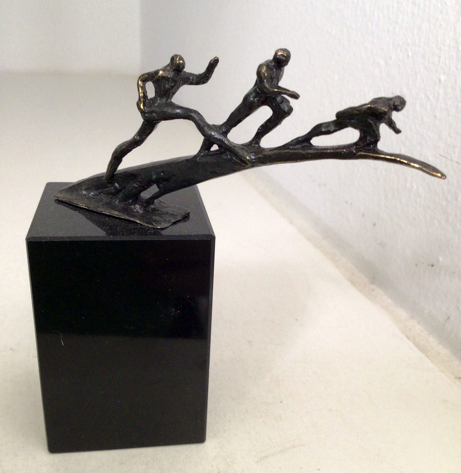 Corry Ammerlaan - Sculptuur “ IN EEN STIJGENDE LIJN “ kopen? Bied vanaf 1!