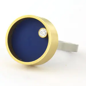 CARL DAU – stalen ring en 18k gouden bovenzijde met briljant geslepen diamant kopen? Bied vanaf 710!