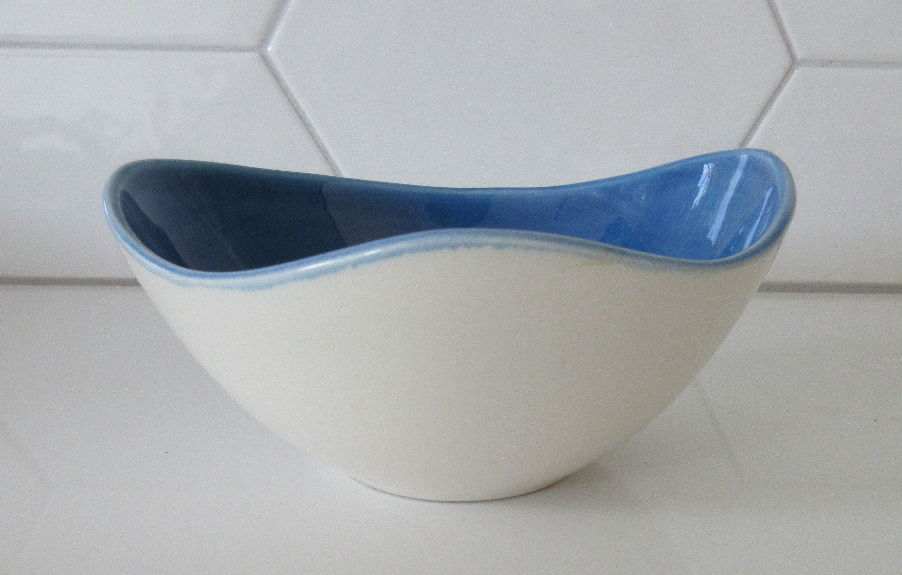 Guido Gambone - voor de Bijenkorf blauw vrijgevormd aardewerk schaaltje kopen? Bied vanaf 27!