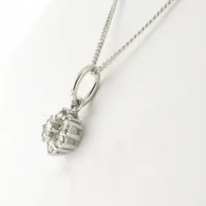 14k gouden collier met hanger met briljant geslepen diamant totaal circa 0.30ct kopen? Bied vanaf 310!