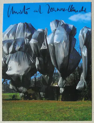 Christo - Project "Wrapped Trees" 1998 - Riehen inc. original stofmonster-handgesigneerd kopen? Bied vanaf 1!