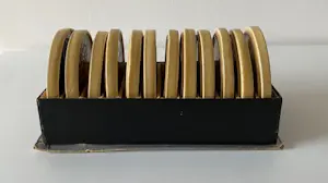 Faience- en Tegelfabriek Westraven - 12 polychrome geglazuurde cloisonné-onderzetters Dirk Zwanink tussen 1923-1934 kopen? Bied vanaf 100!