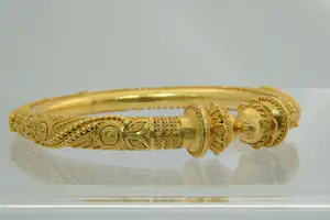 Acheter47 - Mooi met Oosterse motieven bewerkte 22Krt geel-gouden armband? Enchérissez de 1350!