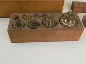 Curiosa - 4 blokken met serie gewichten en 10 losse gewichten kopen? Bied vanaf 1!