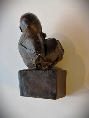Jos van Riemsdijk - Vertederend bronzen sculptuur "Cambodjaantje" op aardewerk sokkel(tje) kopen? Bied vanaf 89!