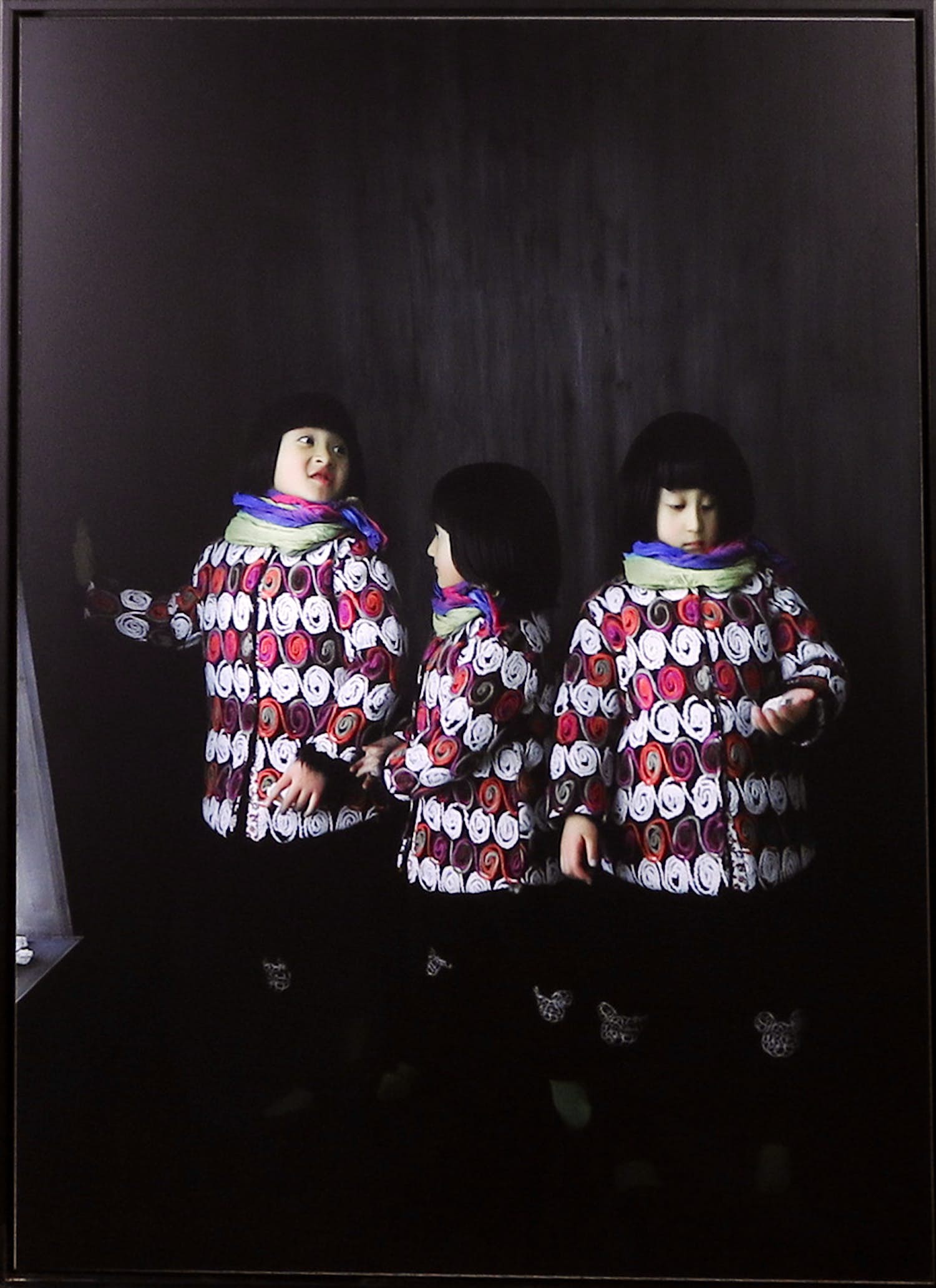 Eric Guo - C-Print op dibond, Warmth of Its Own III - Ingelijst verkocht voor € 80!