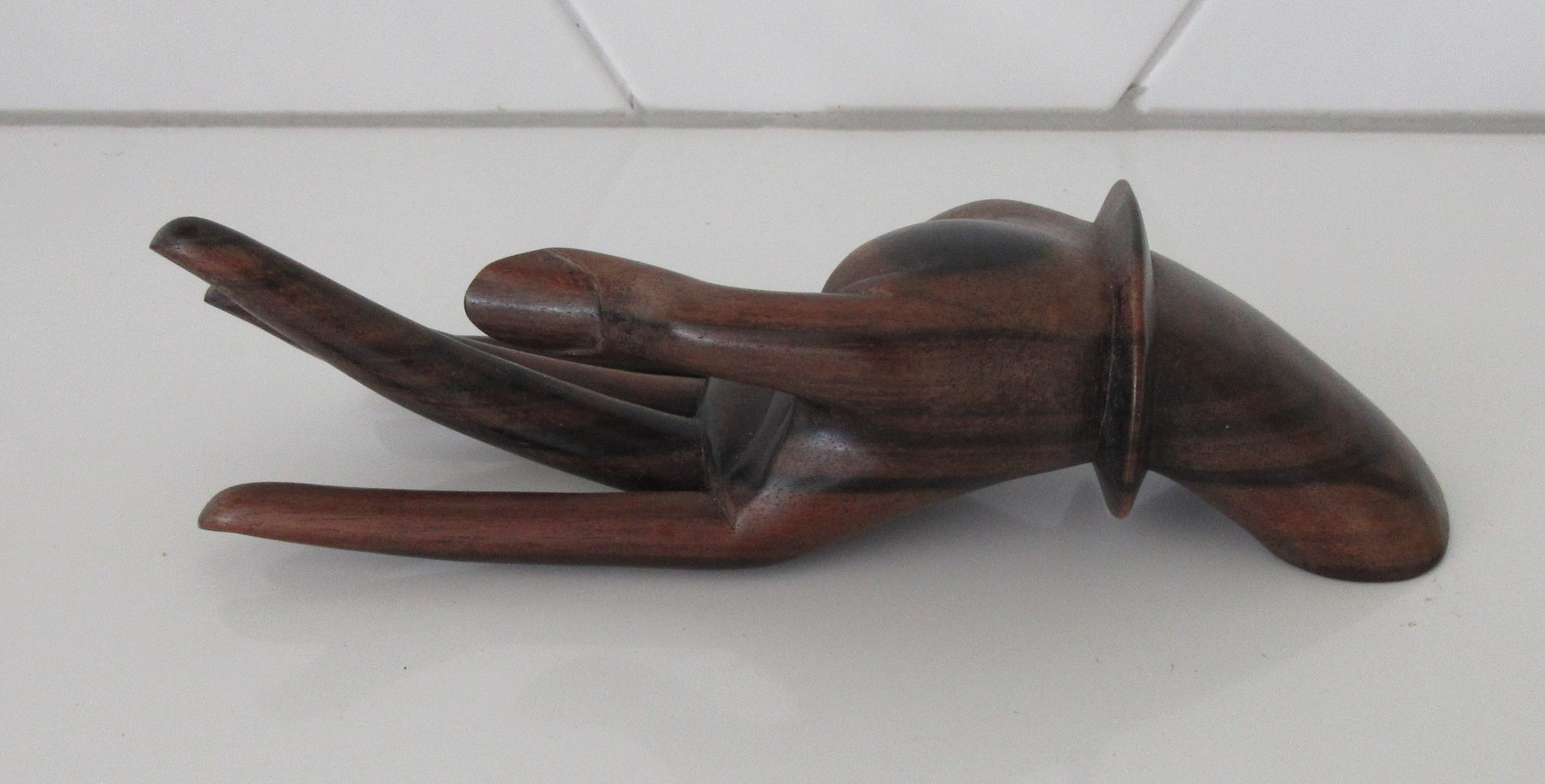 Niet of onleesbaar gesigneerd - Ebbenhouten Art Deco ringhouder  kopen? Bied vanaf 1!