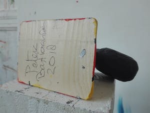 Peter Bastiaanssen - Kleine zittende pup op geblokt kleedje kopen? Bied vanaf 73!