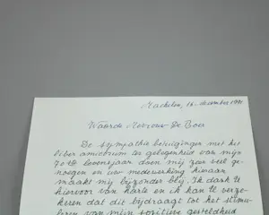 Roger Raveel - Collectie naslagwerken met tentoonstellingsuitnodigingen en gesigneerde brief kopen? Bied vanaf 50!