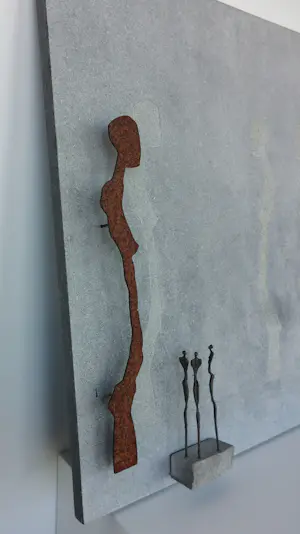 Franz Josef Vanck - Wandobject (buiten) van natuursteen, brons en ijzer kopen? Bied vanaf 500!