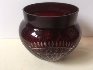 Niet of onleesbaar gesigneerd - Art Deco Robijnrode hand geslepen vaas kopen? Bied vanaf 1!