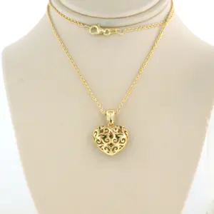 18k gouden collier met gouden hart hanger bezet met smaragd en diamanten kopen? Bied vanaf 575!