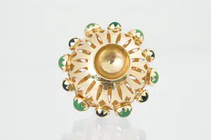 44 - Opvallende 18Krt geel-gouden "olielamp" hanger met groene steentjes. kopen? Bied vanaf 220!