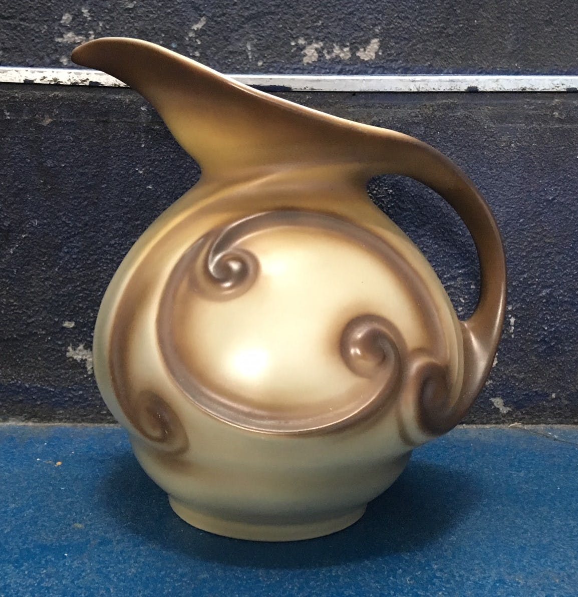 N.V. Porselein- en Tegelfabriek Mosa - Art deco knijpkan verkocht voor € 1!