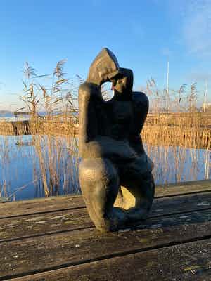 Theo Mackaay - C4967-9, Omhelzing verkocht voor € 1200!