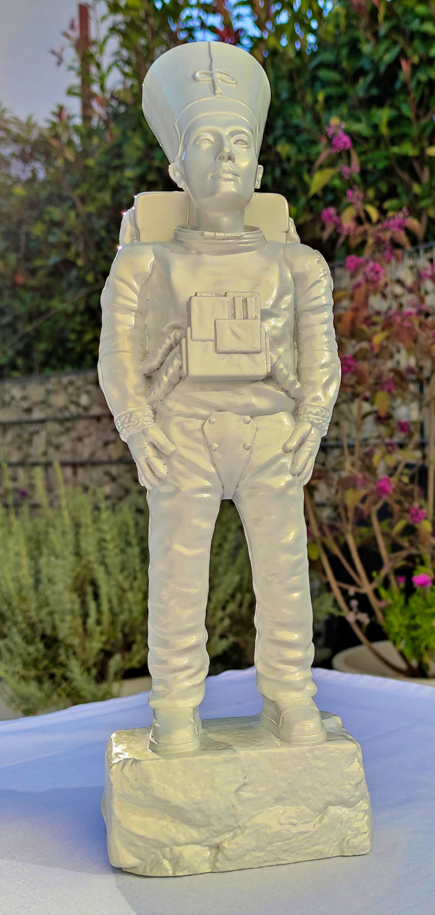 Imbue - XL Ancient Astronaut Nefertiti (Pearl White) kopen? Bied vanaf 270!