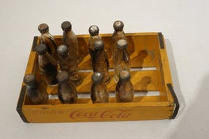 Niet of onleesbaar gesigneerd - Coca cola kopen? Bied vanaf 10!