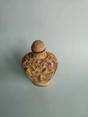 Niet of onleesbaar gesigneerd - Chinees Snuifflesje handgesneden kopen? Bied vanaf 1!