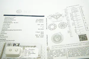 105 - Twee losse briljant geslepen diamanten met IGL certificaat kopen? Bied vanaf 595!