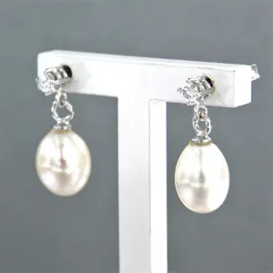 18k wit gouden oorhangers met parel en briljant geslepen diamant tot.0.40ct kopen? Bied vanaf 450!