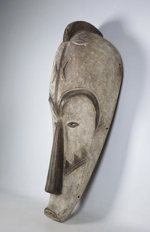 Fang - Groot houten Ngil masker met wit pigment en tattoo's onder ogen kopen? Bied vanaf 100!