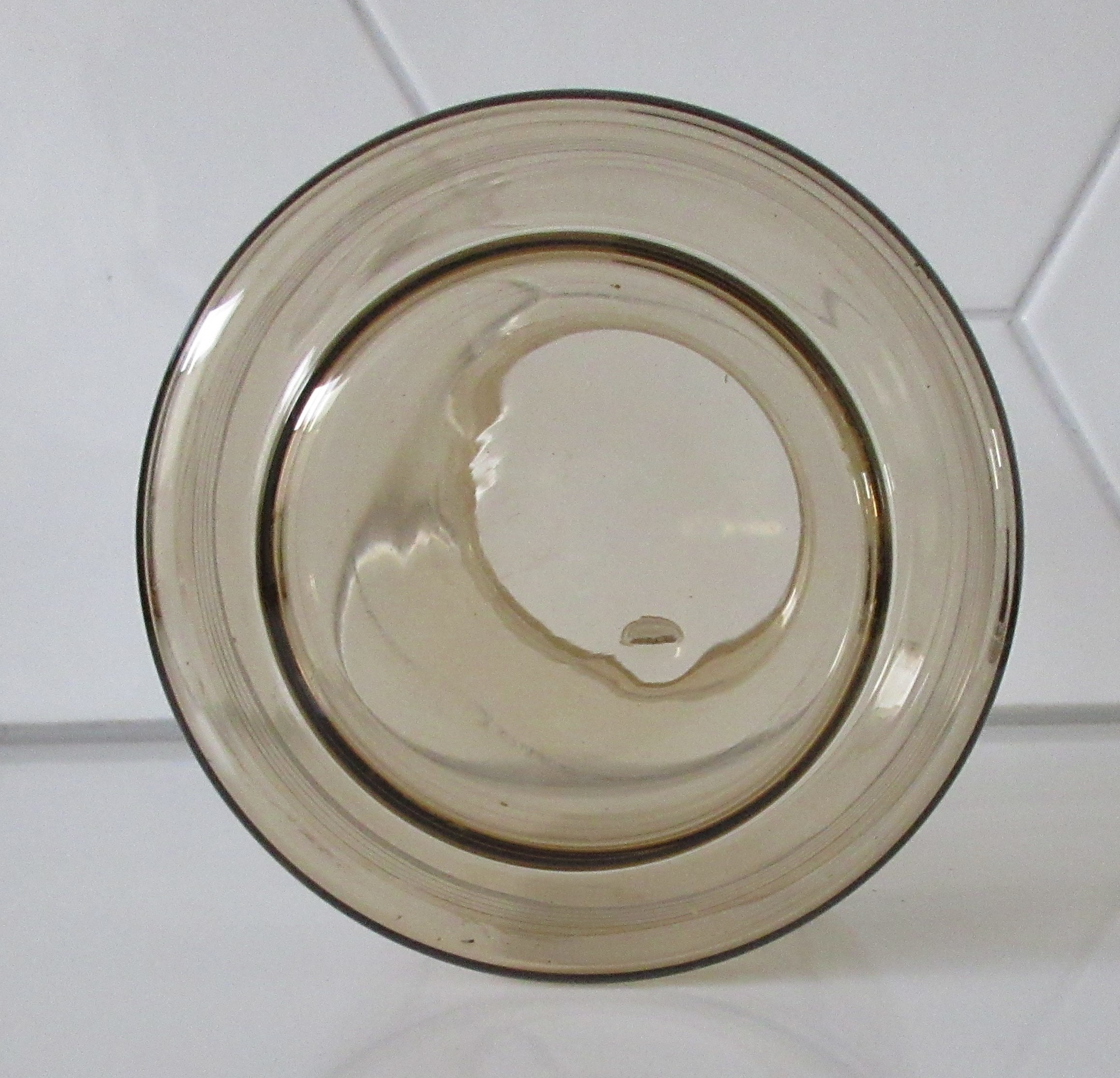 Niet of onleesbaar gesigneerd - Art deco Belgische rookglazen vaas (tonnetje) kopen? Bied vanaf 1!