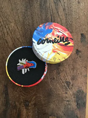 AcheterCorneille - Zilveren broche met emaille, in oorspronkelijke verpakking? Enchérissez de 50!