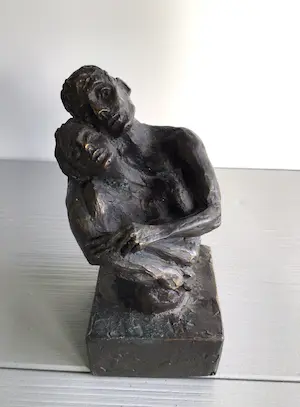 Astrid Veldhuyzen-Koppen - Sculptuur “ De omarming “ kopen? Bied vanaf 89!