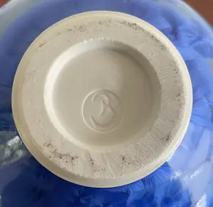 Willy van Bussel - Twee porseleinen flesvazen uitgevoerd in blauw kristallijn glazuur kopen? Bied vanaf 375!