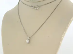 14k gouden collier met hanger met diamant 0.10 ct kopen? Bied vanaf 190!