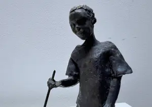 Corry Ammerlaan - Bronzen sculptuur | Spelend kind kopen? Bied vanaf 20!