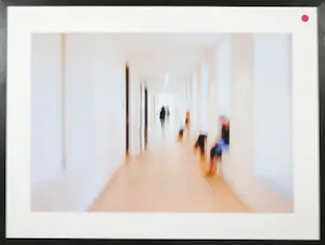 Gisella Klein - Foto, At the museum VIII - Ingelijst kopen? Bied vanaf 50!