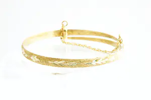 39 - Fraaie 18 karaats geel-gouden en gefaseerd afgewerkte schuif amband kopen? Bied vanaf 760!