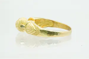 53 - Fraai bewerkte geel-gouden 18 krt ronddraaiende bal ring. kopen? Bied vanaf 390!