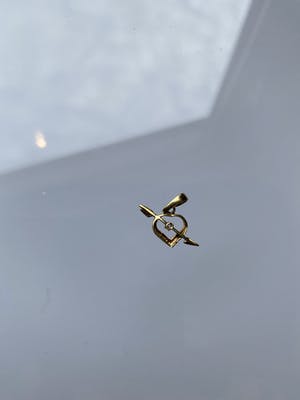 18kt gouden hanger, met simulant diamant.1,07 gr kopen? Bied vanaf 55!