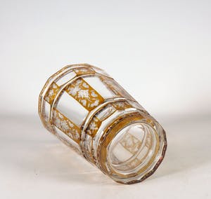 Niet of onleesbaar gesigneerd - Kristal, Geslepen Boheems vaas met blader en fruit decor kopen? Bied vanaf 10!