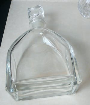 Niet of onleesbaar gesigneerd - 3 massive Glaskaraffen, eine mit Silbermontierung am oberen Rand kopen? Bied vanaf 1!