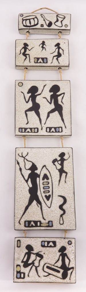 Niet of onleesbaar gesigneerd - Aardewerk, Hanger met 5 tegels van het Afrika Museum kopen? Bied vanaf 10!