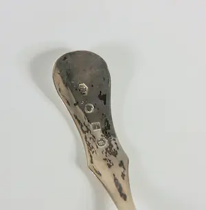 Lot van diverse (2e gehalte) zilveren lepeltjes en suikerschepjes kopen? Bied vanaf 240!