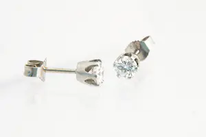 162- Prachtige set 14 krt gouden dames oorstekers met ca 0.80ct (G/si1) diamant. kopen? Bied vanaf 630!