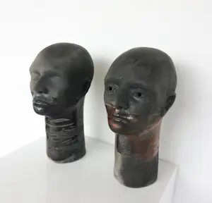 Ida De Roy - Set van twee sculpturen van keramiek, Hoofden kopen? Bied vanaf 200!