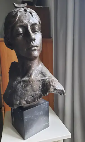 Niet of onleesbaar gesigneerd - Serene, godin van de maan kaufen? Bieten Sie von 1!
