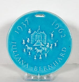 Plateelbakkerij Zuid-Holland - e.a. - Lot met Koningshuis memorabilia kopen? Bied vanaf 1!