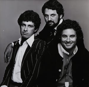 Paul Huf - C-print op dibond, Drie heren (Groot) kopen? Bied vanaf 1!