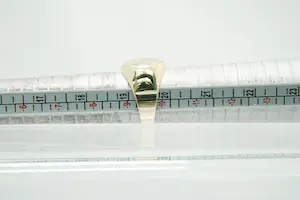 57 - Vintage zo goed als nieuwe ovalen 14krt tri-color gouden zegelring kopen? Bied vanaf 170!