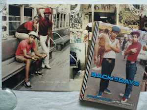 Jamel Shabazz - Gesigneerde foto (4 foto’s op 1 blad) + gesigneerd fotoboek “Back in The Days” kopen? Bied vanaf 250!